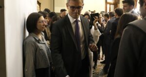 Menem tuvo que mandar a buscar nueve diputados por tierra porque no consiguen vuelos para llegar a dar quórum