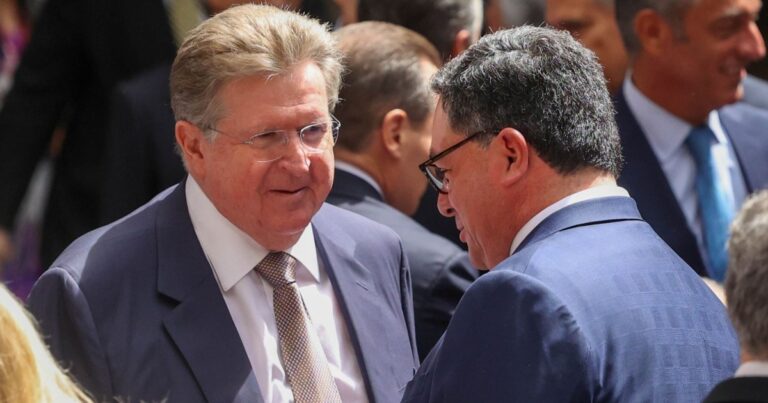 Denuncian que gente del grupo mexicano que quiere el Belgrano Cargas, ya se instaló en las oficinas del tren