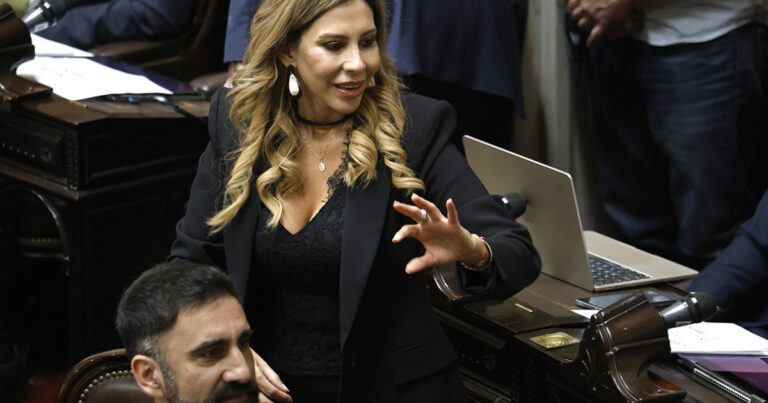 Romina Diez aprovecha el derrumbe del grupo de Iñaki y copa el palco para el acto de Milei en San Lorenzo