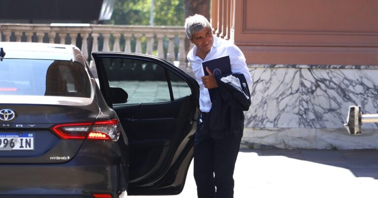 Caputo amenaza con una purga en Transporte si no se concesionan todas las rutas antes de julio