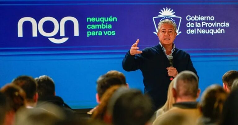 Rolando Figueroa destacó que Neuquén tiene superávit y por eso puede financiar con fondos propios el 90% de la obra pública