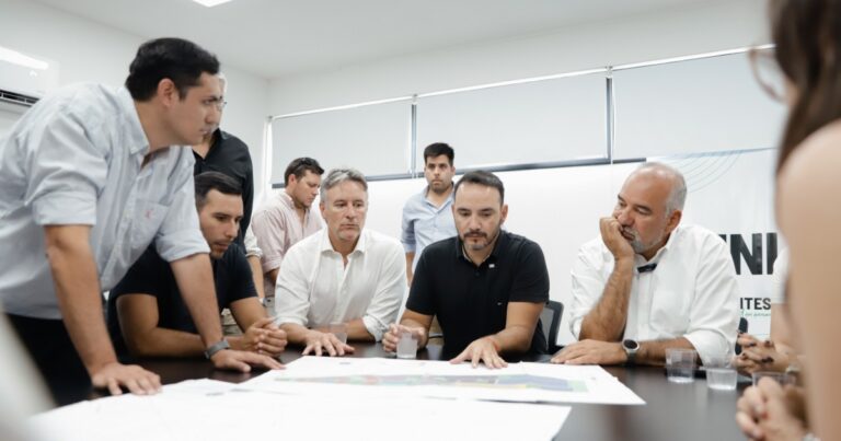 Tensión con los estatales en Corrientes porque Valdés ató los aumentos de sueldo a una eventual ayuda de Milei