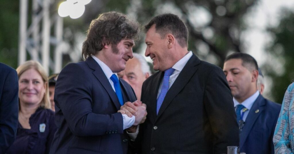 El intendente de San Lorenzo tantea un acuerdo con los libertarios tras la visita de Milei 