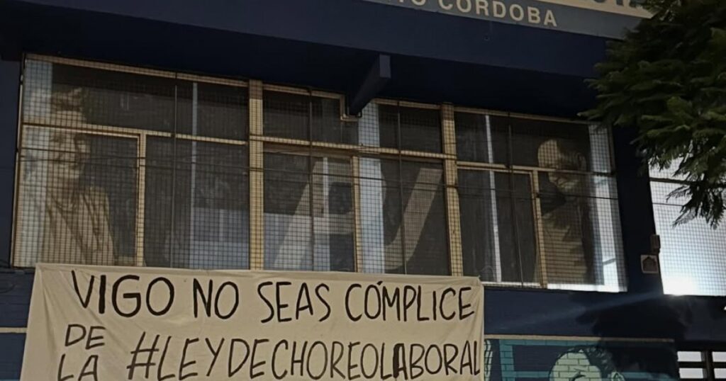 Los gremios de Córdoba salieron a presionar a Juez y Vigo en la previa de la sesión por la reforma laboral