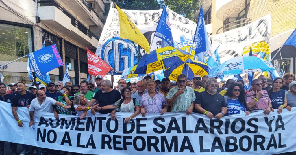 Tras ceder con la policía, Pullaro enfrenta paritarias calientes con docentes y médicos