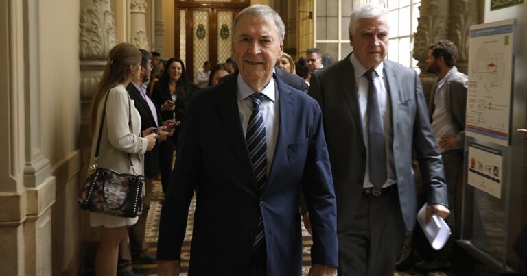 Llaryora le salva el fondo de indemnizaciones a Milei, ordenando la ausencia de Schiaretti, Torres y García Aresca que votaban en contra