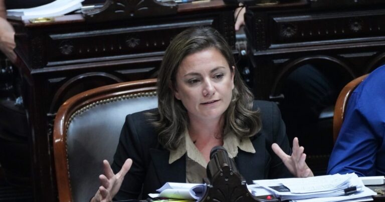 La kirchnerista Siley acusó de “chorros” a los peronistas que dieron quórum para la reforma laboral