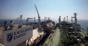 Excelerate quiere quedarse con la importación de GNL y abre un debate sobre posición dominante