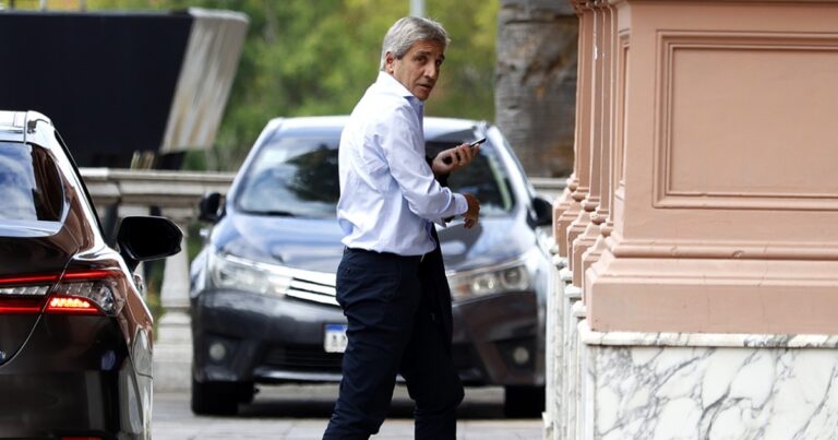 Caputo ignora el consejo de Brito para reactivar y seca la plaza