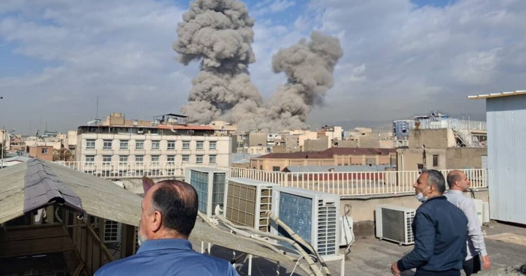 Estados Unidos e Israel lanzan misiles a Irán y Medio Oriente queda al borde de una guerra total