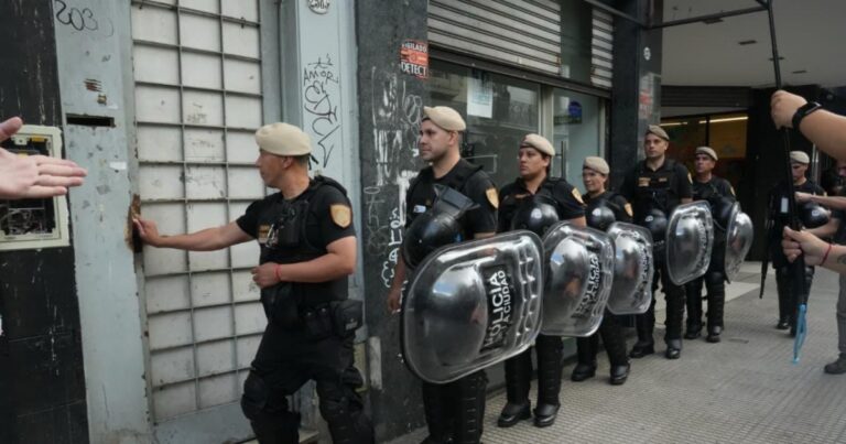 El gobierno porteño desocupó un hotel en Balvanera y llegó a las 600 propiedades desalojadas