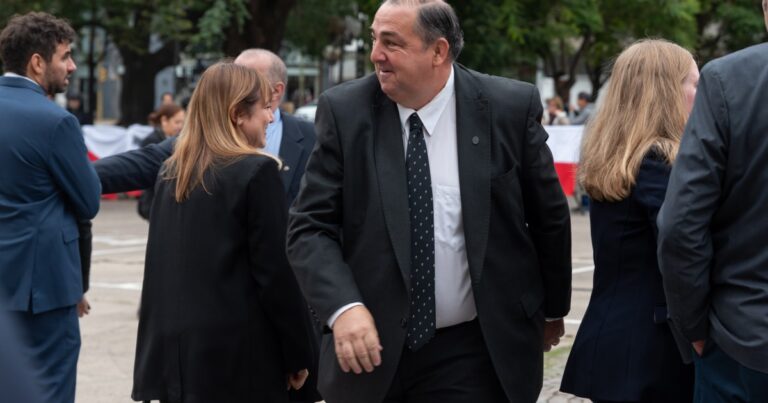 El intendente de Santa Fe busca acercarse a los libertarios y relega a radicales y al PRO