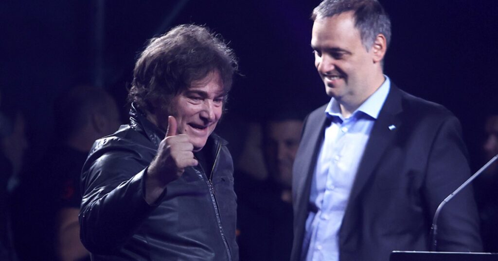 Milei busca dejar atrás una pésima semana y lo lleva a Adorni a Córdoba