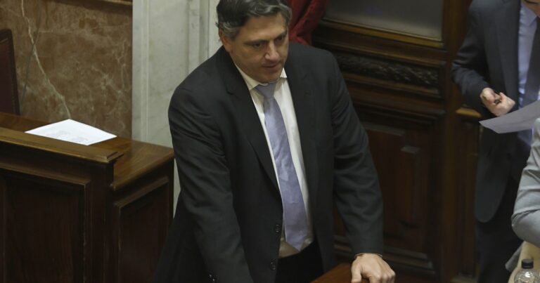 Un senador de Milei dijo que comer carne “es un lujo, como manejar una Ferrari”