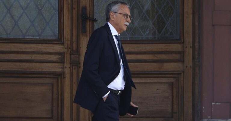 Denuncian que el Gobierno repartió la mitad de las vacunas antigripales y ya hay faltantes