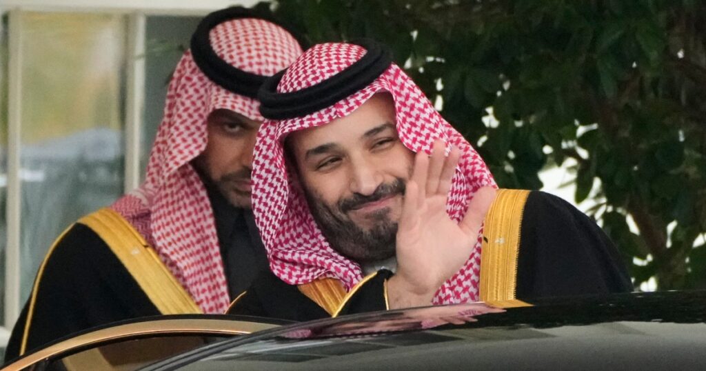 The Guardian: “Arabia Saudita presiona para que Trump siga en la guerra”