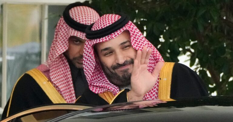 The Guardian: “Arabia Saudita presiona para que Trump siga en la guerra”