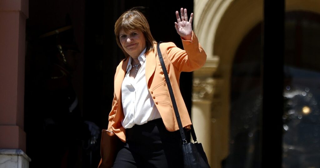 Patricia Bullrich pone a Lázaro Báez como ejemplo para que la gente suelte los dólares