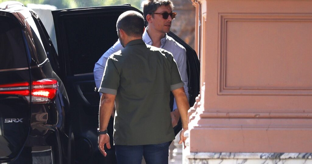 Paranoia en la Rosada porque desapareció la llave del salón de Las Fuerzas del Cielo y se robaron un kilo de miel