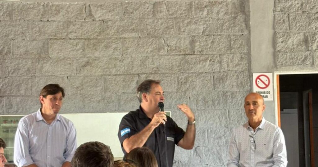 Kicillof desembarcó en Santa Fe y eludió la presencia de Perotti y Rossi