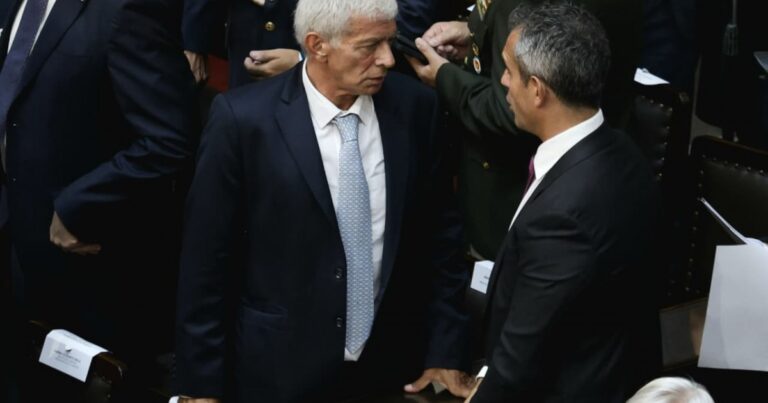 Las Fuerzas del Ciero se quejaron que Menem los borró de la transmisión oficial