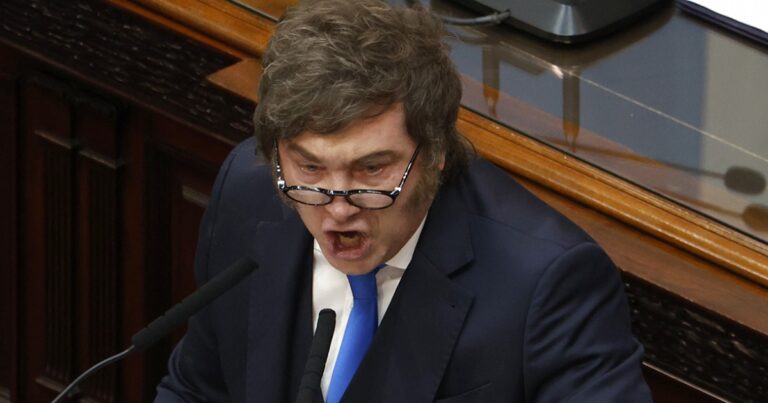 Milei furioso con Clarín por la tapa del caso Libra: “Son la mafia mediática”