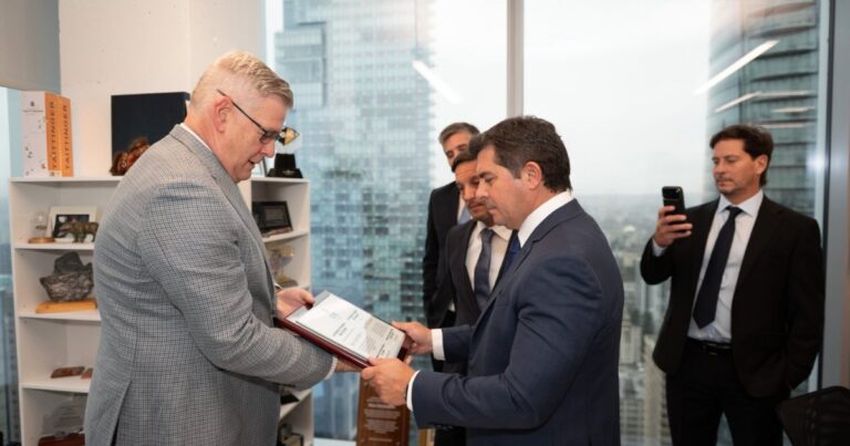 Orrego afronta la audiencia pública por el proyecto minero de Vicuña por la línea eléctrica que le regaló Caputo