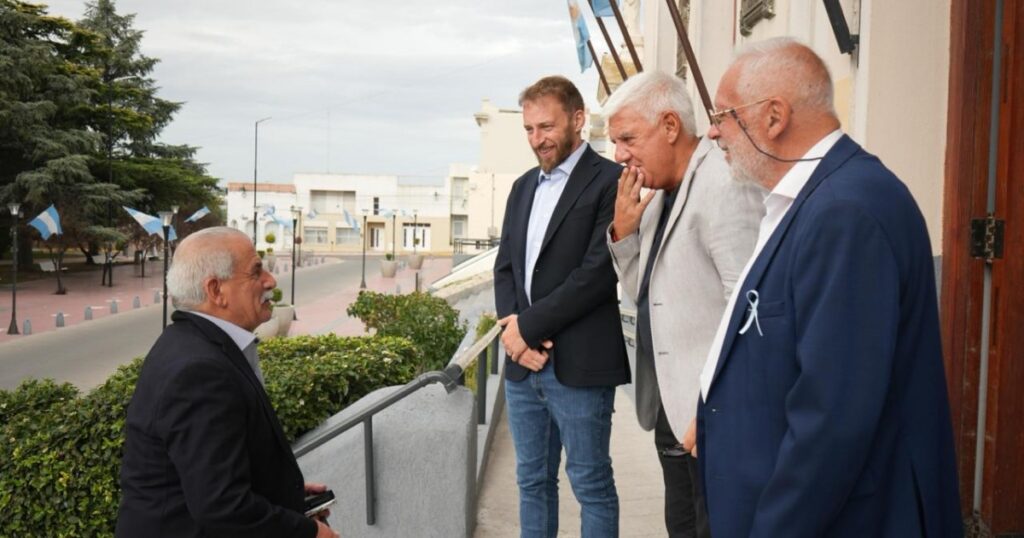 La palea por la gobernación: Otermin empezó a recorrer la provincia