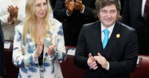 Karina empujó a un periodista chileno que quiso acercarse a Milei