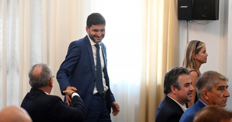 Una sola empresa se presentó para operar la “ART” que creó Pullaro para controlar el presentismo de los estatales