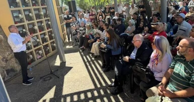 Luis Juez fue a un acto por los Desaparecidos y marca otra diferencia con los libertarios