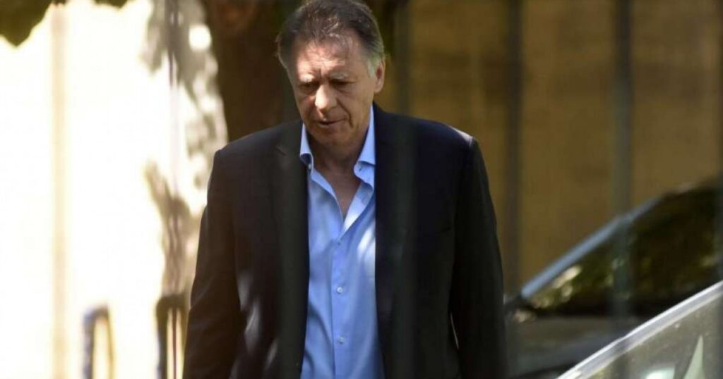 Caputo corrió a Kicillof de la competencia por la Ricchieri pero sostiene a Cristóbal López