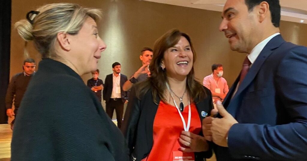 La Policía de Quintela se llevó en patrullero a la vicepresidenta de la UCR por una pelea del Colegio de Farmacéuticos