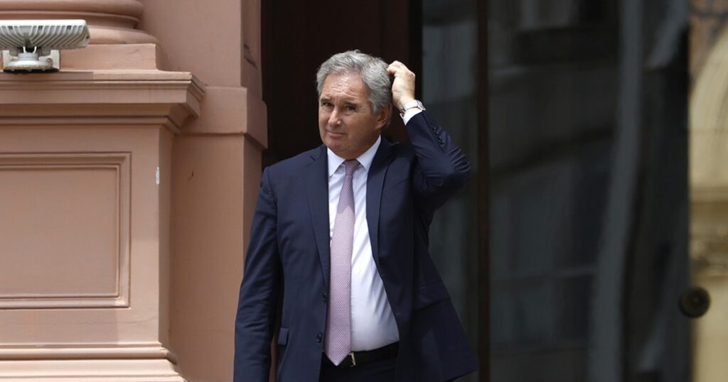 Quirno demora el tratado de patentes y choca con Sturzenegger