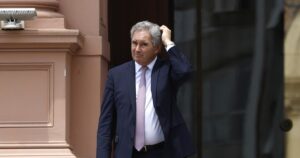 Quirno demora el tratado de patentes y choca con Sturzenegger