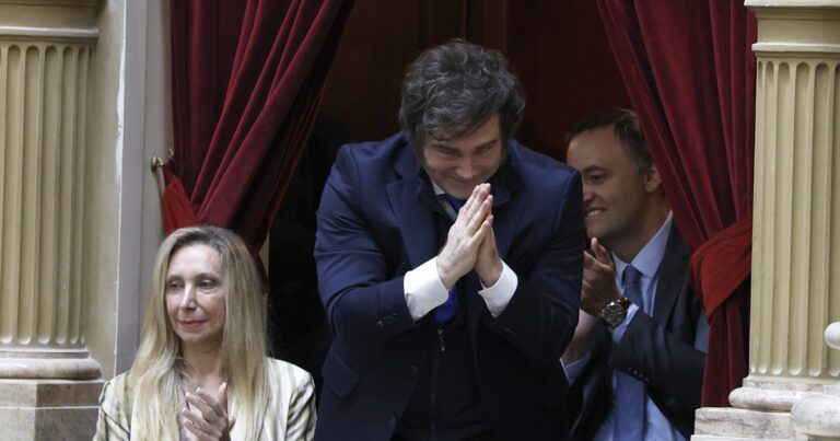 Por primera vez Milei desautoriza a su hermana y respalda a Santiago Caputo