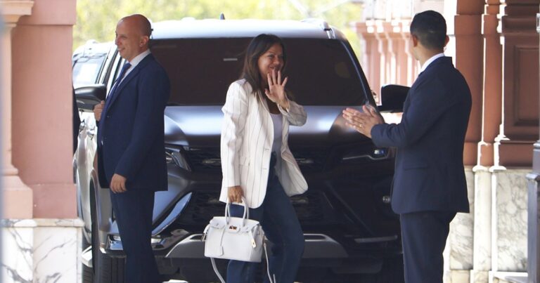 Petovello echó a su jefe de Gabinete por los créditos del Nación y expuso a Caputo y Adorni