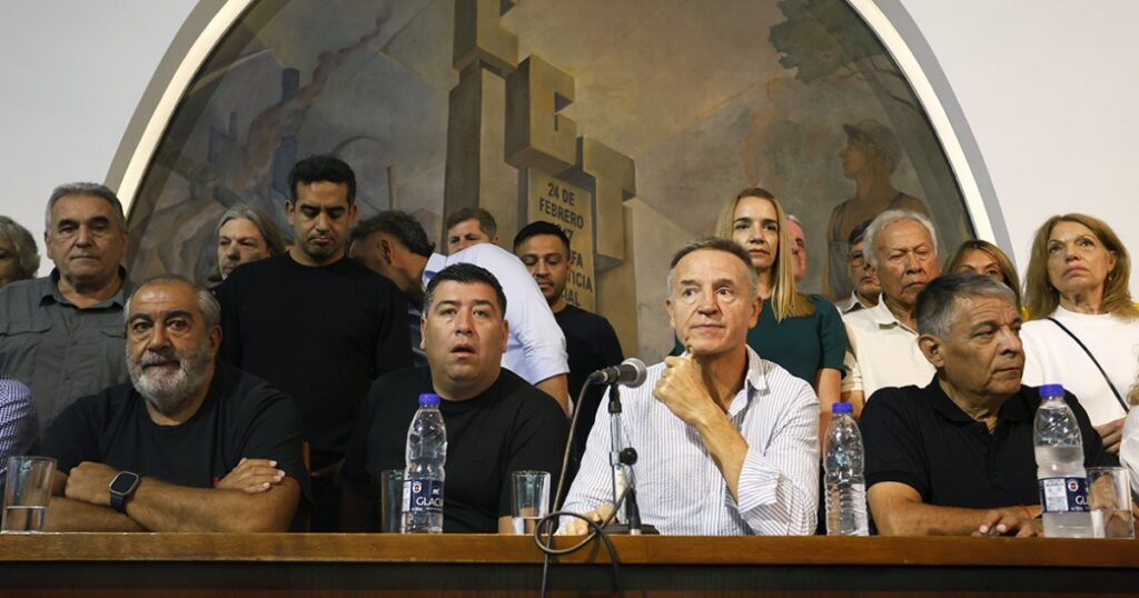 La CGT denuncia una crisis “terminal” de las obras sociales, que ya no pueden cubrir planes de salud básicos