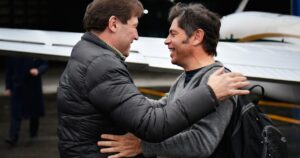 Kicillof viajó a Tierra del Fuego y hace equilibrio en una provincia atravesada por internas