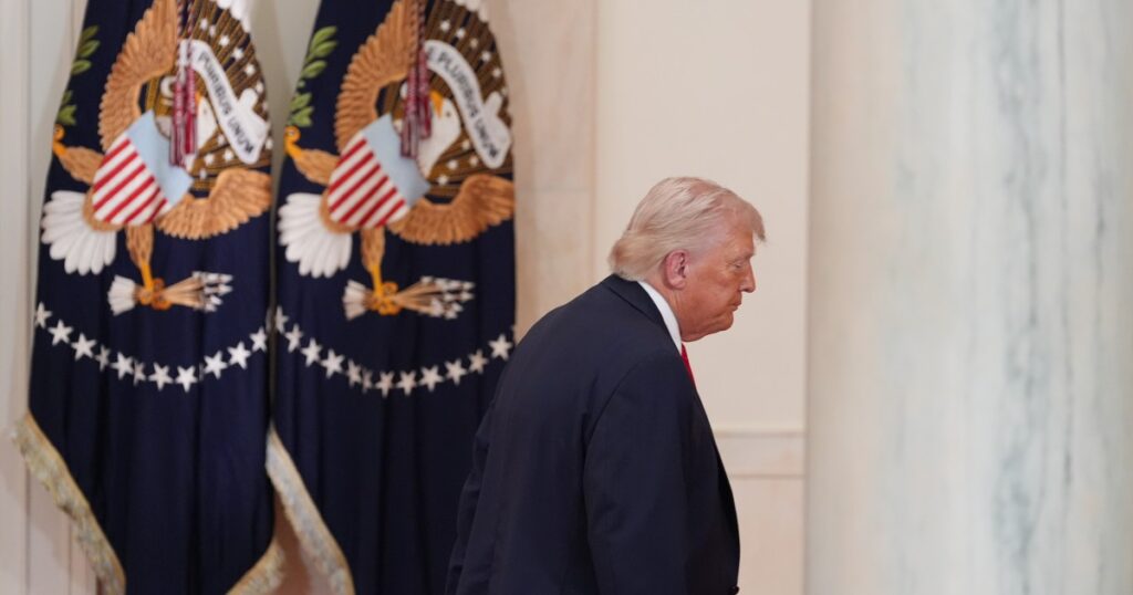 Trump dice que seguirá “dos o tres semanas más” en la guerra y se dispara el precio del petróleo