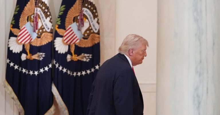 Trump dice que seguirá “dos o tres semanas más” en la guerra y se dispara el precio del petróleo