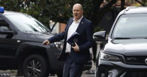 Sturzenegger se adjudica el acuerdo con el FMI y aumenta sus críticas a Caputo por la inflación