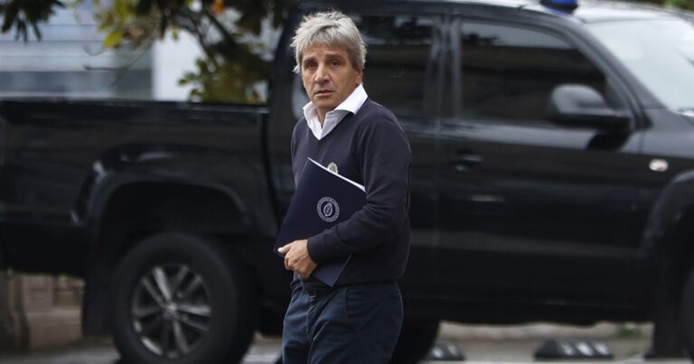 Caputo pierde USD 150 millones por mes de recaudación por el congelamiento del impuesto al combustible