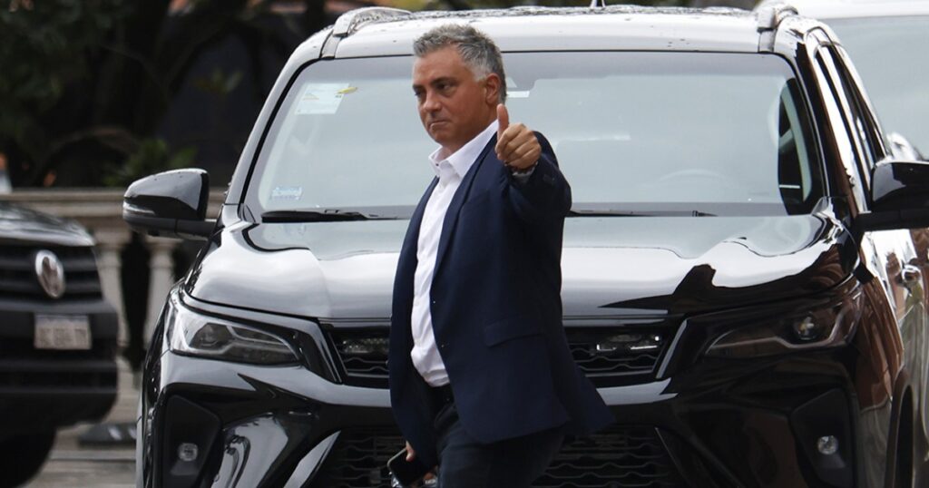 Pareja le baja el precio a la rebelión tuitera: “No opinamos de cruces en redes”