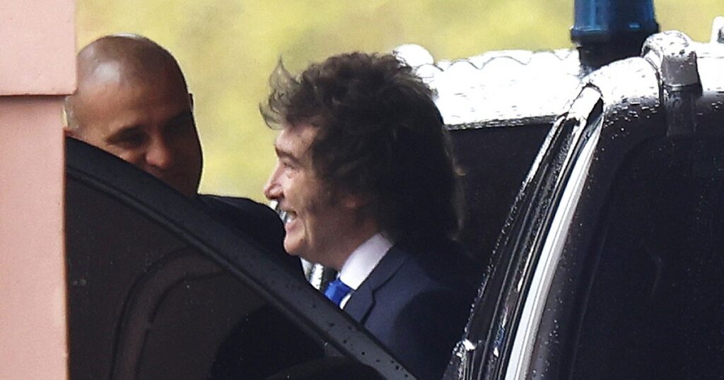 Milei rechaza la propuesta de desinversión de Telecom para concretar la fusión con Telefónica