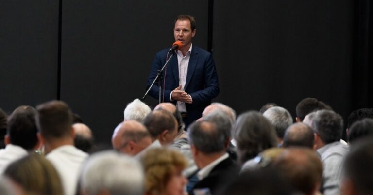 Políticos y empresarios mencionan a Jorge Brito como una opción de “centro” para el 2027