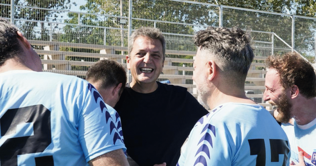 Massa se mostró en un partido de fútbol con intendentes peronistas y agitó versiones de una candidatura