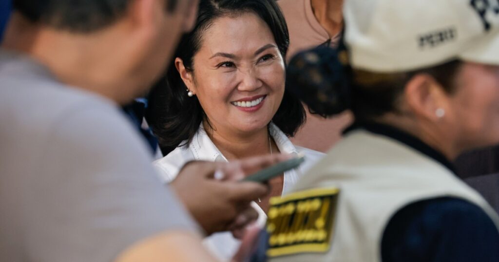 Keiko Fujimori lidera la elección en Perú y habrá balotaje