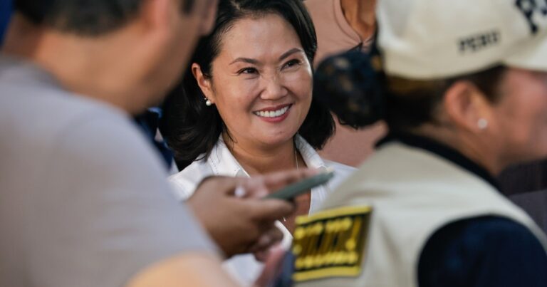 Keiko Fujimori lidera la elección en Perú y habrá balotaje