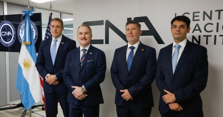 Karina le vació a Santiago Caputo el lanzamiento del FBI argentino